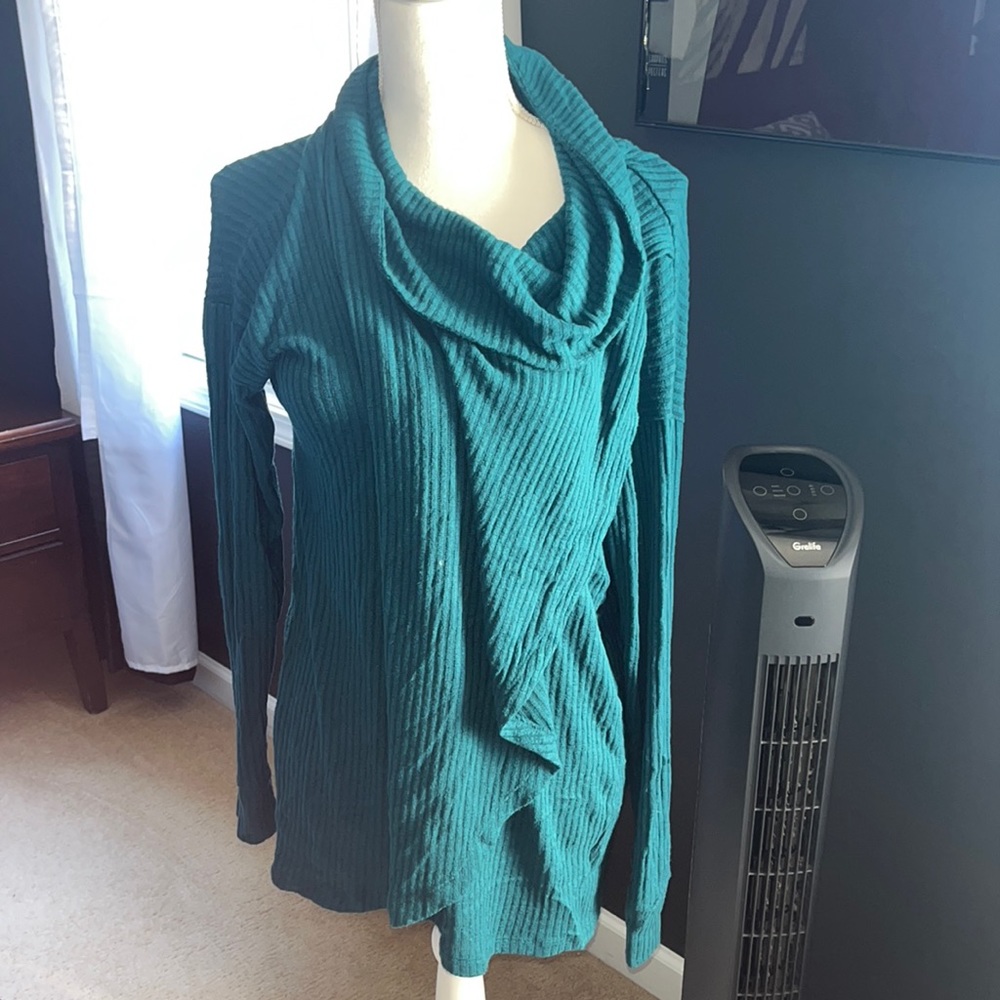 A:Glow maternity long sleeve shirt